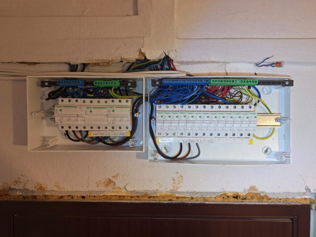 klima es dugalj - új installáció, fedél elötti állapot - Villanyszerelés Nagytarcsa