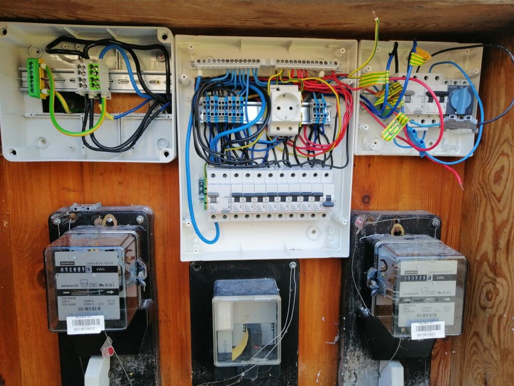 villanyszerelés folyamatban - új modulok, dobozok - Villanyszerelés Nagytarcsa