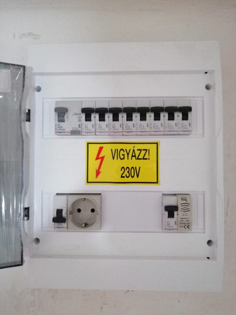 társasházi lakás - új kinézet, rendezett lakáselosztó, végleges állapot - Villanyszerelés Nagytarcsa